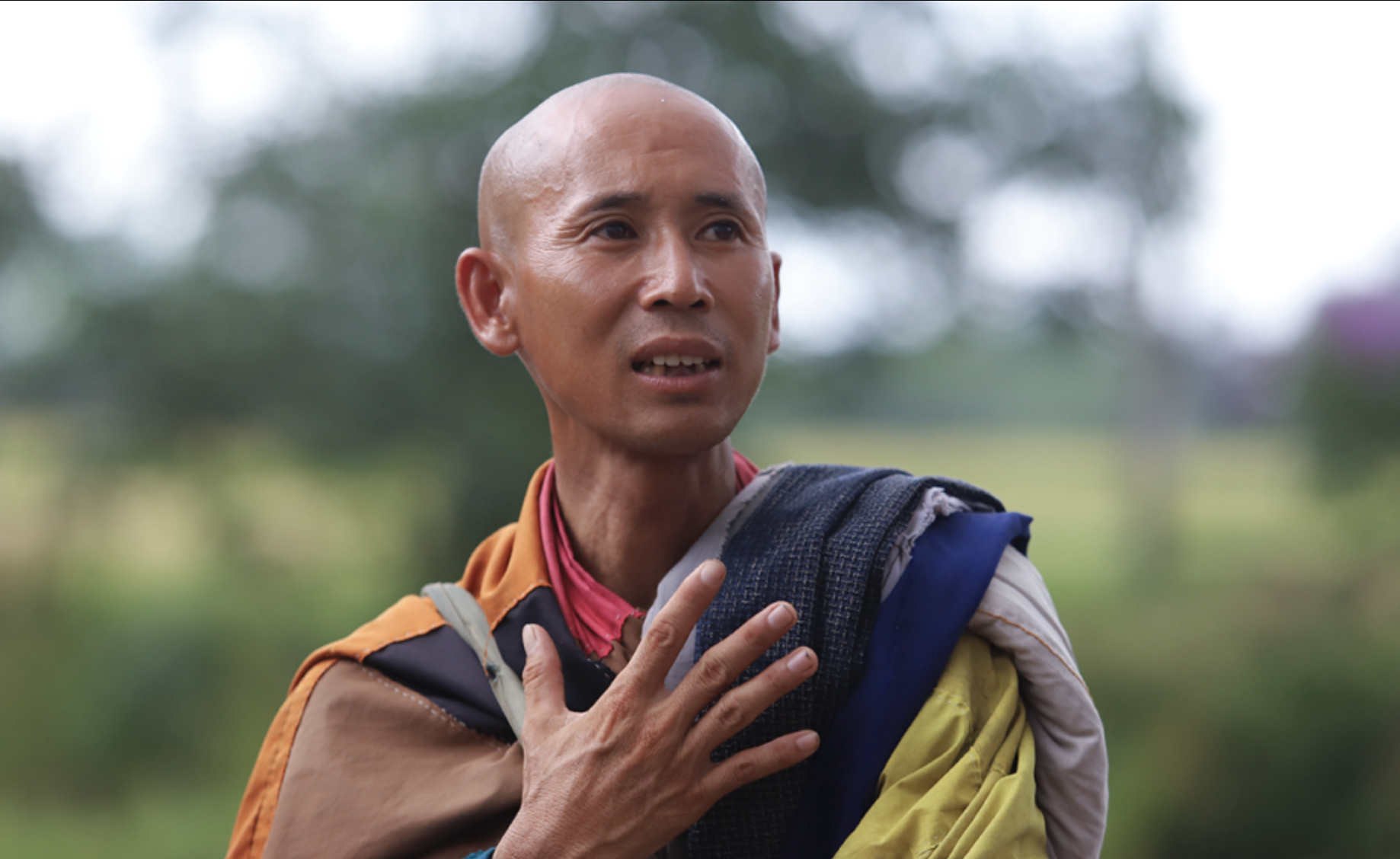 Thích Minh Tuệ sinh ra trong một gia đình gắn bó với văn hóa Phật giáo