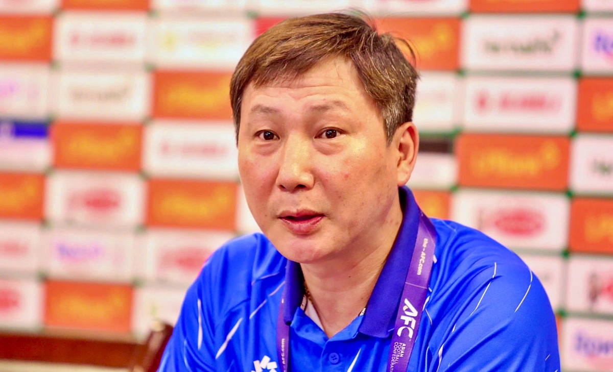 Kim Sang-sik là huấn luyện viên người Hàn Quốc